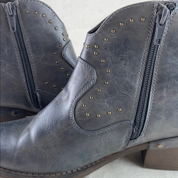 Buckle Gray Studded Ankle Boots Size 8 - Picture 7 of 11